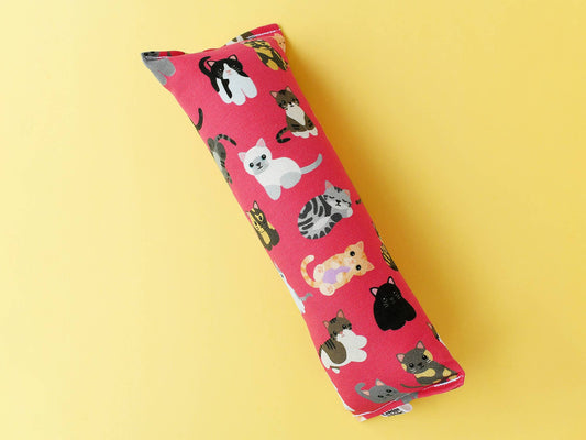 CUTE KITTIES ON MAGENTA KICKER CAT TOY